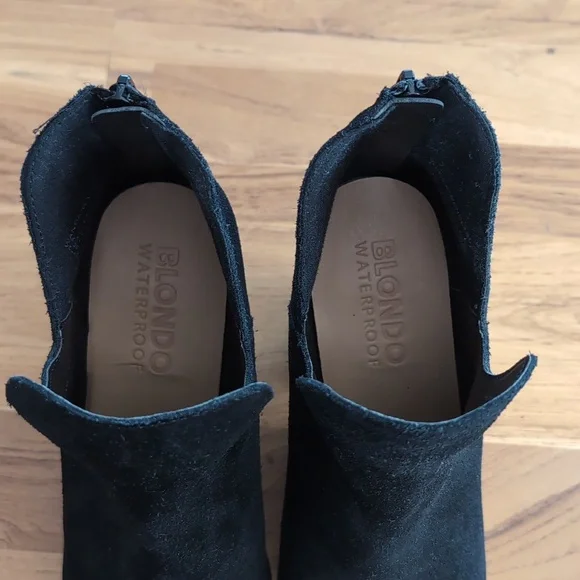 EUC - Blondo Wanda waterproof suede ankle boot - 6.5 - Picture 2 of 7